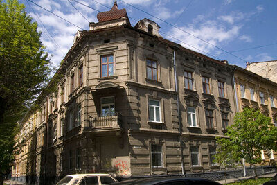 Вул. Кльоновича, 5 – житловий будинок