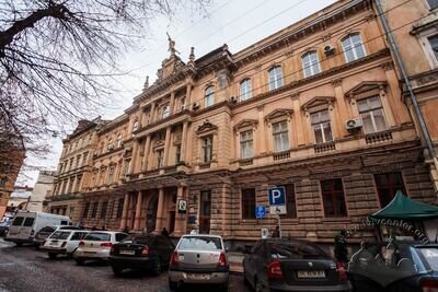 Вул. Січових Стрільців, 3 – офісний будинок
