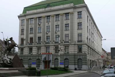 Пл. Генерала Григоренка, 3 – кінотеатр (не діє)