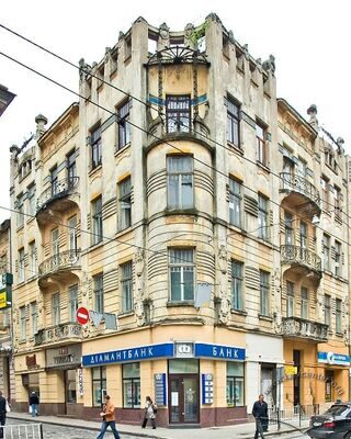 Вул. Дорошенка, 15 – житловий будинок