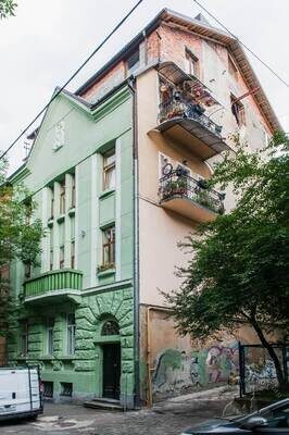 Вул. Здоров'я, 7 – житловий будинок